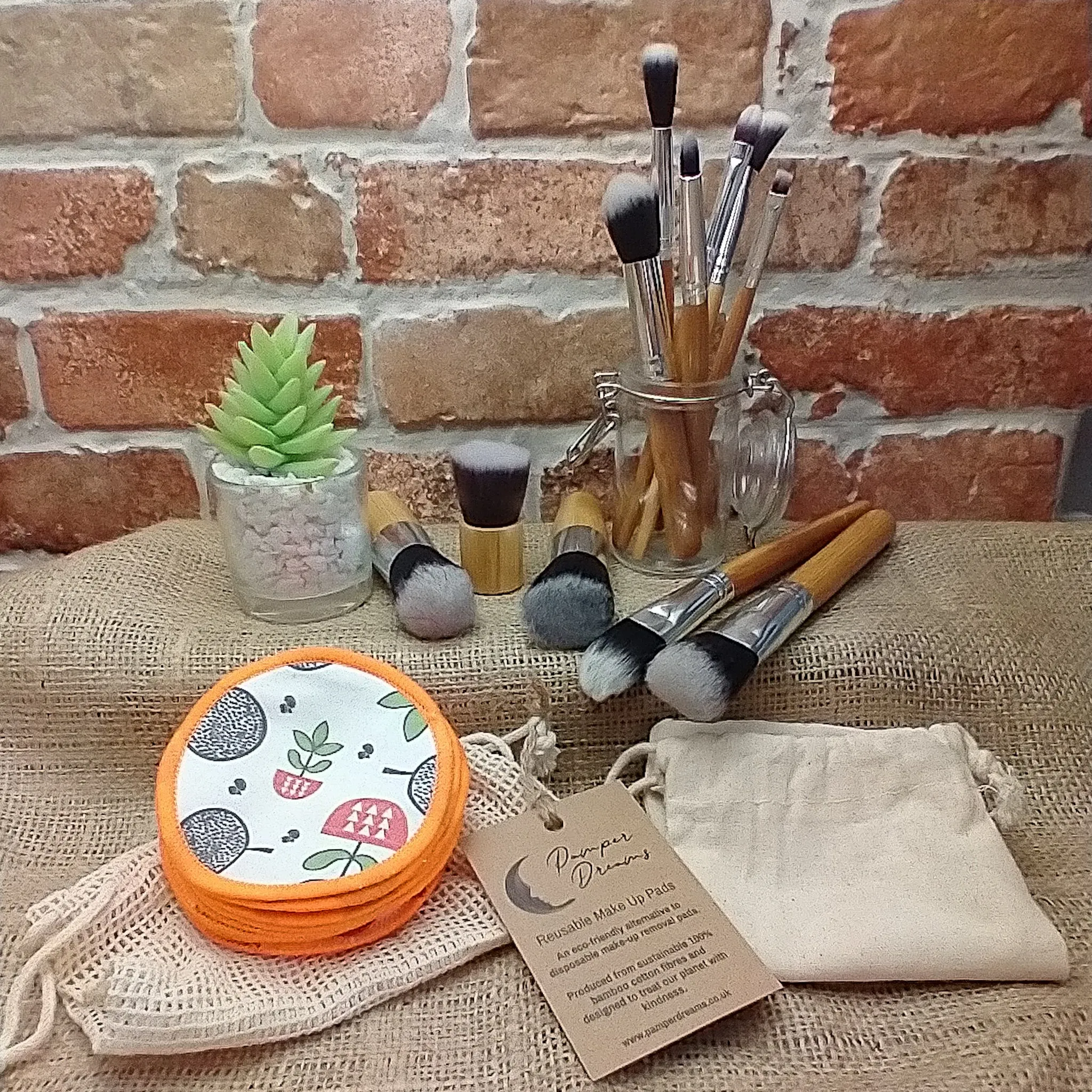 11pc Bamboo Make Up Brush Set & 10pc Cotton Make Up Removal Pads & Bag