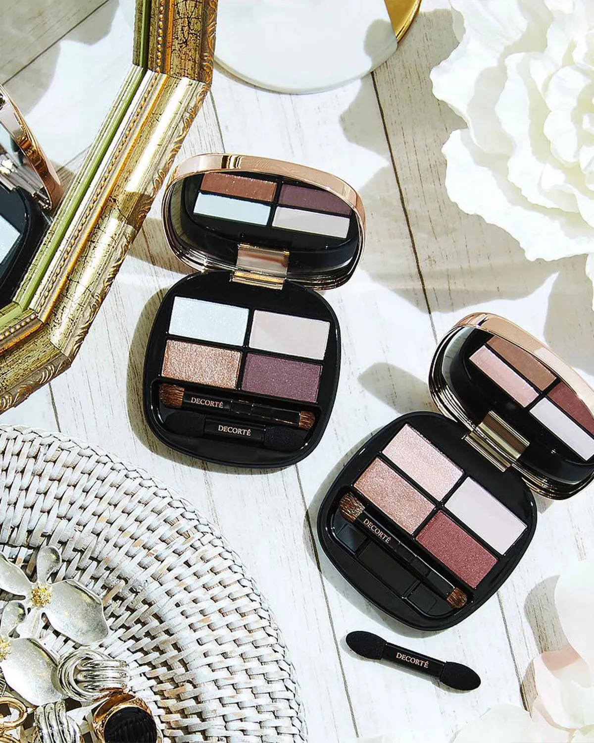 Decorté Contouring Eyeshadow