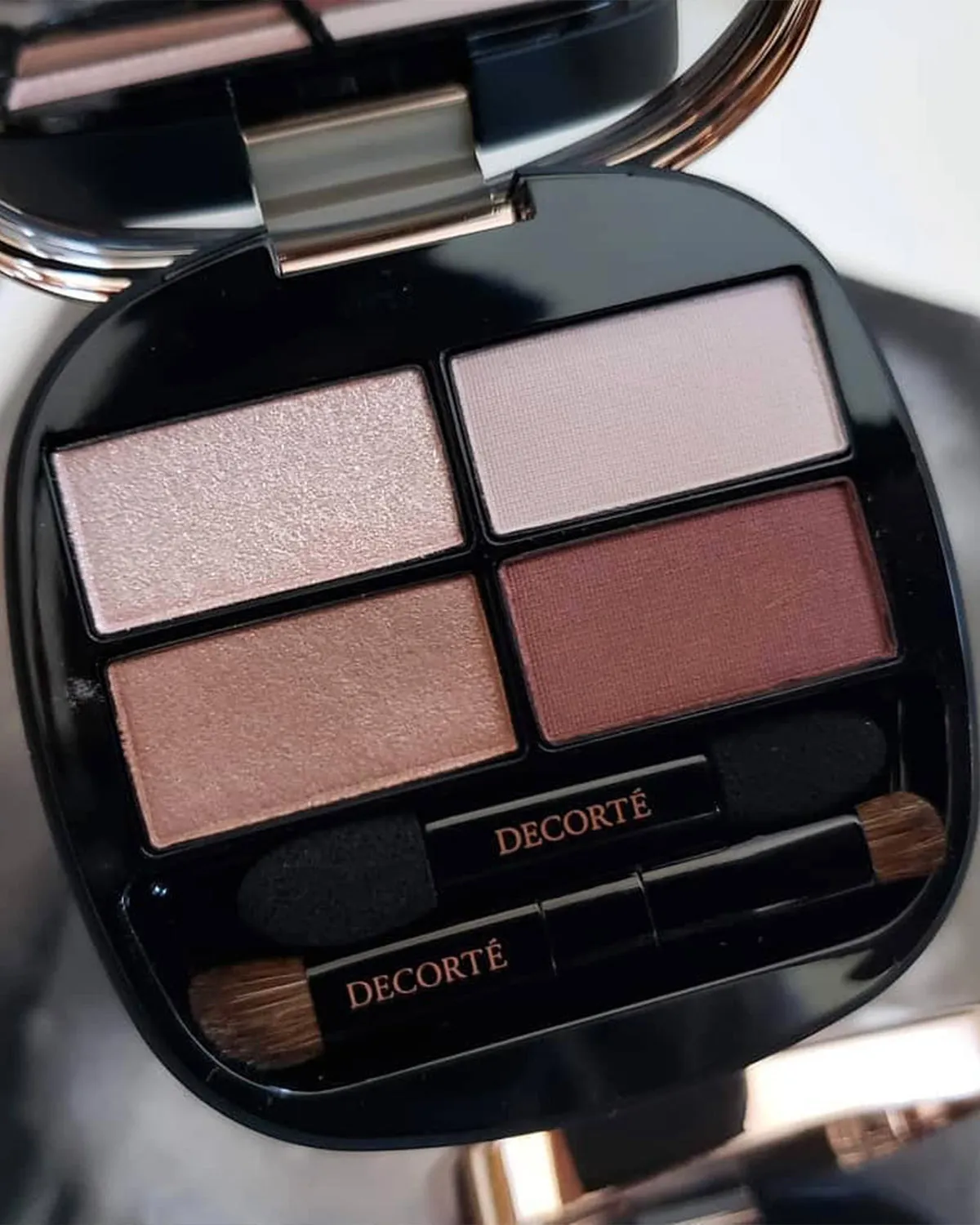 Decorté Contouring Eyeshadow