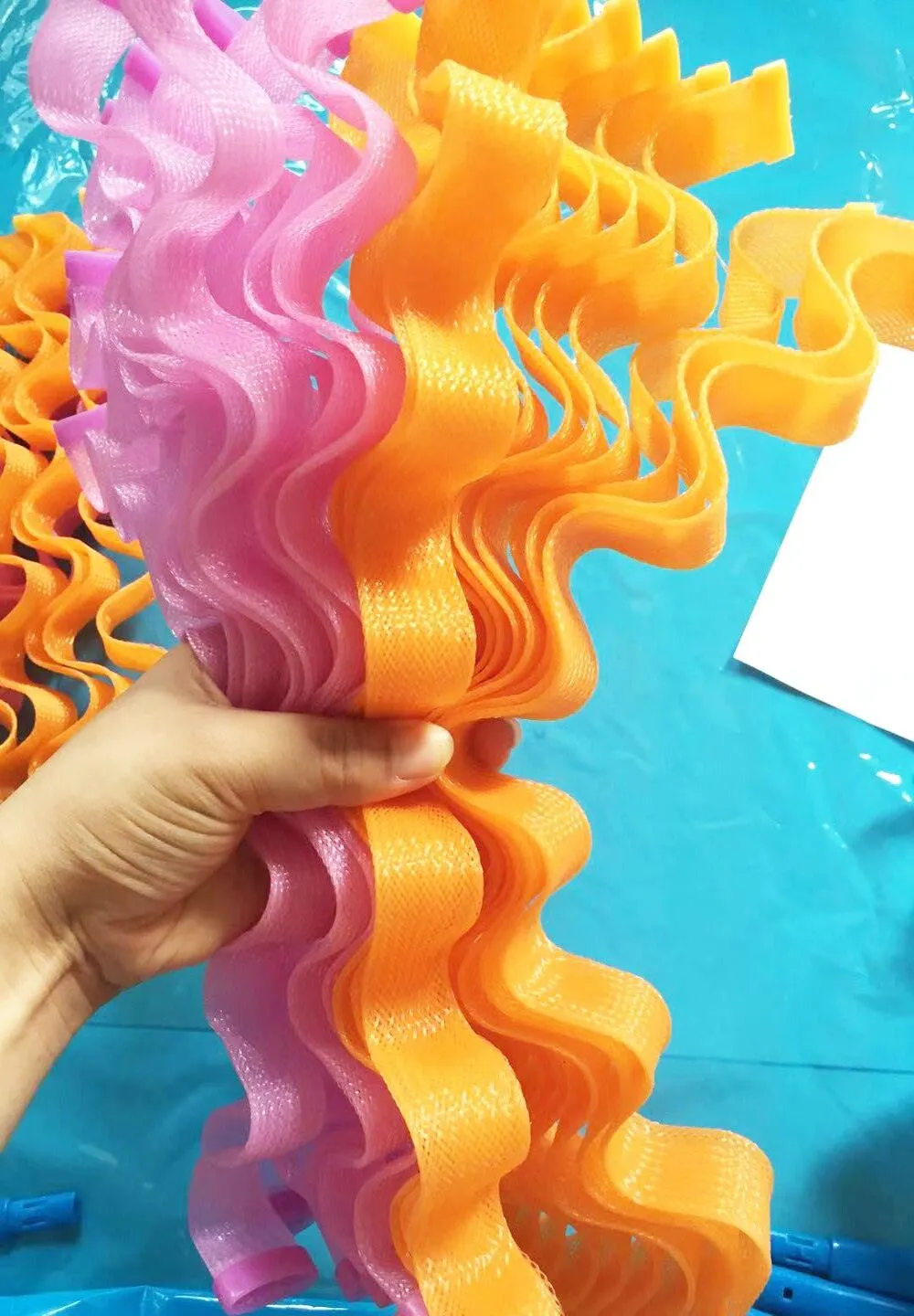 Eco-Conscious 24-Piece Curling Kit: Stylish Waves with a Sustainable Touch