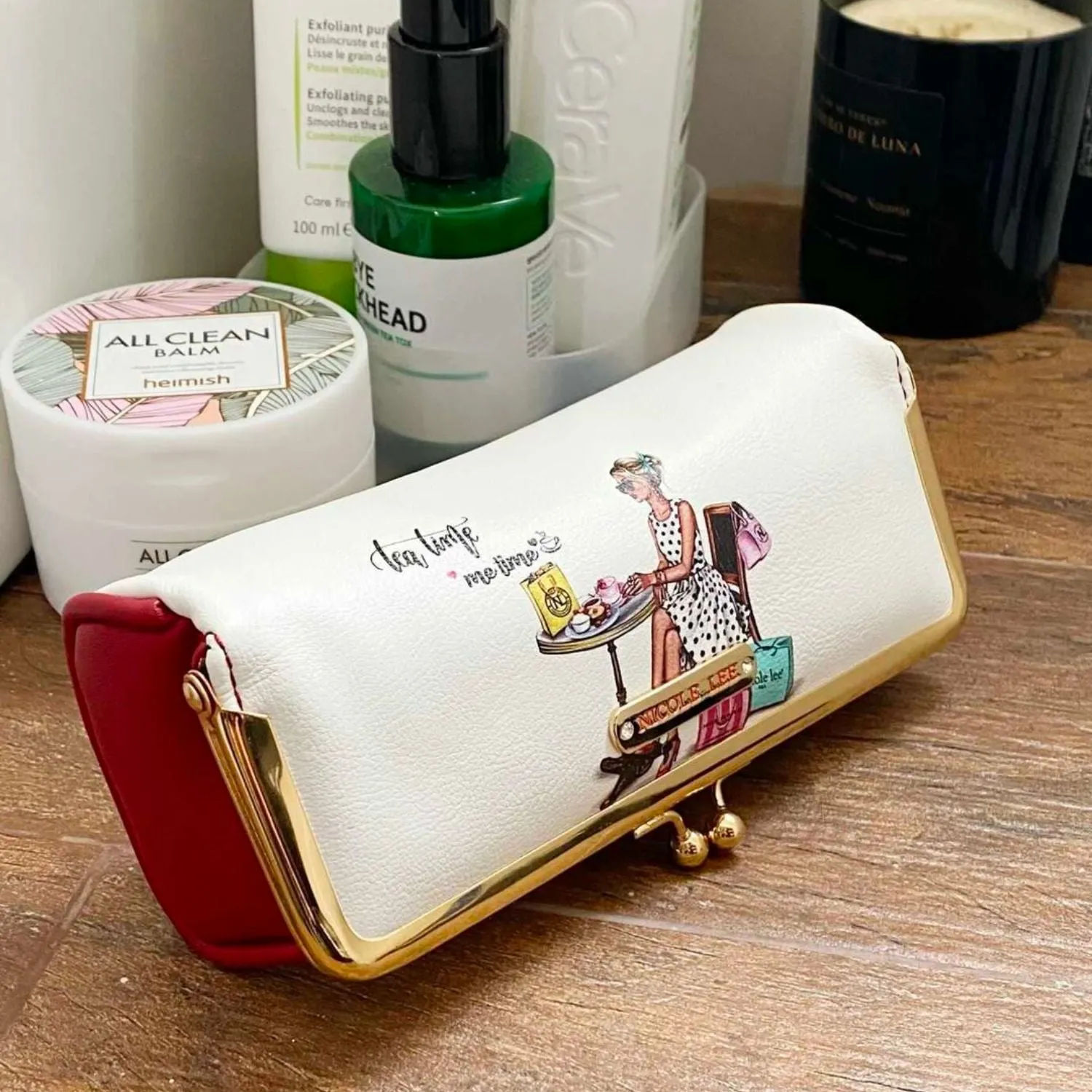 KISS LOCK MAKEUP CASE