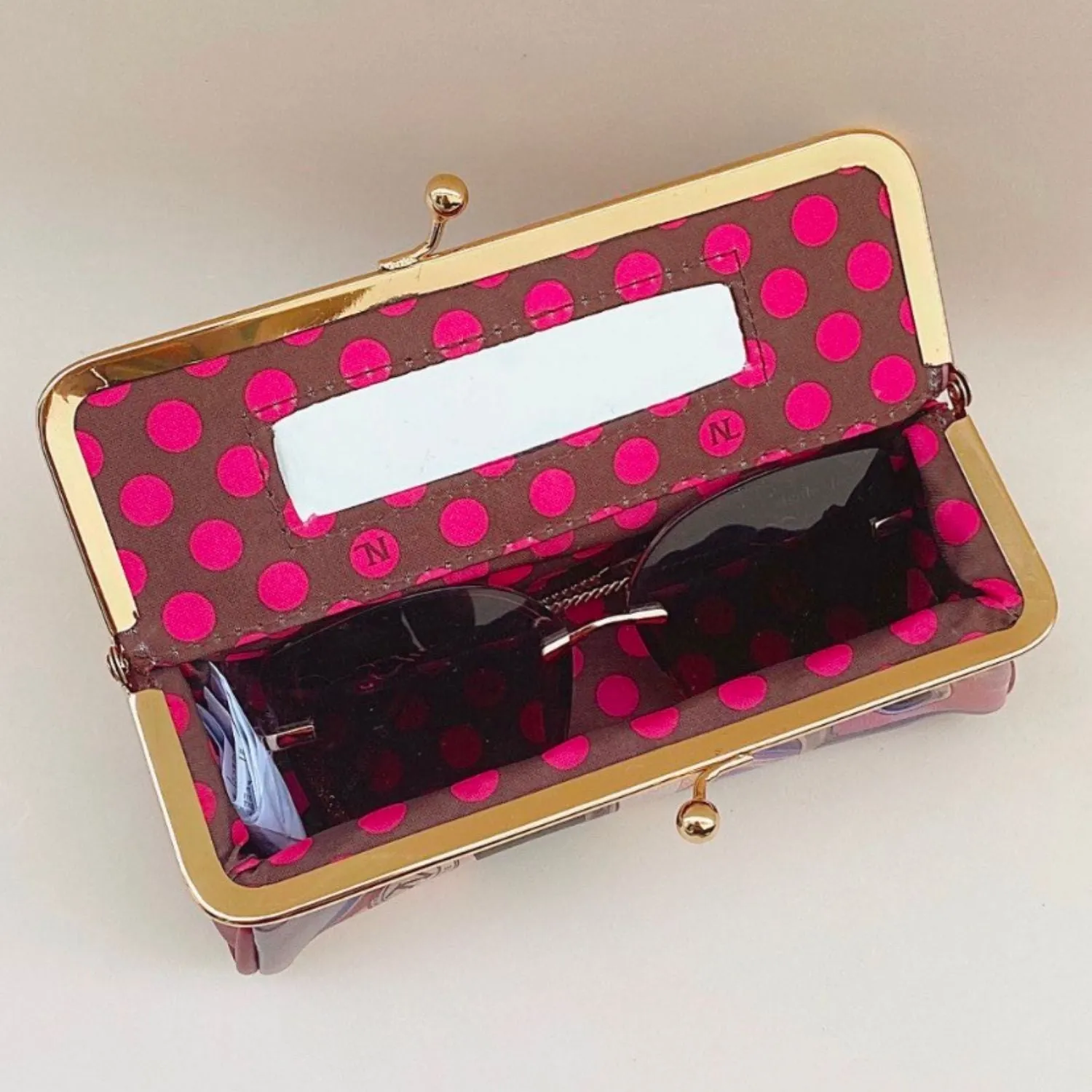 KISS LOCK MAKEUP CASE